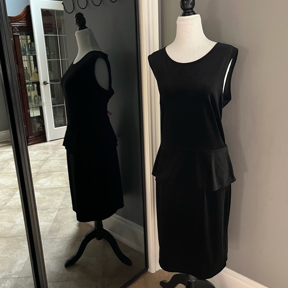 Spense~Black Velvet Peplum Dress~Size 14~Sleeveless-Pullover - Picture 3 of 7